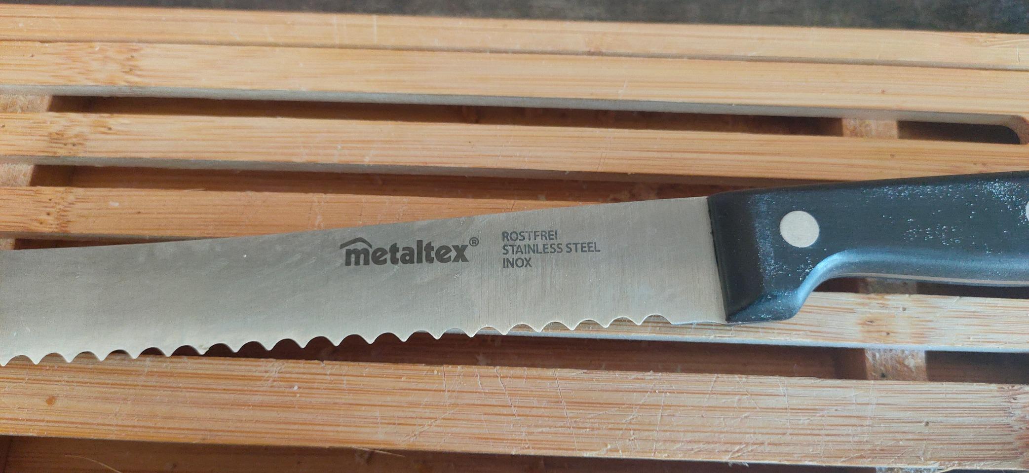 Se termine un peu émoussé