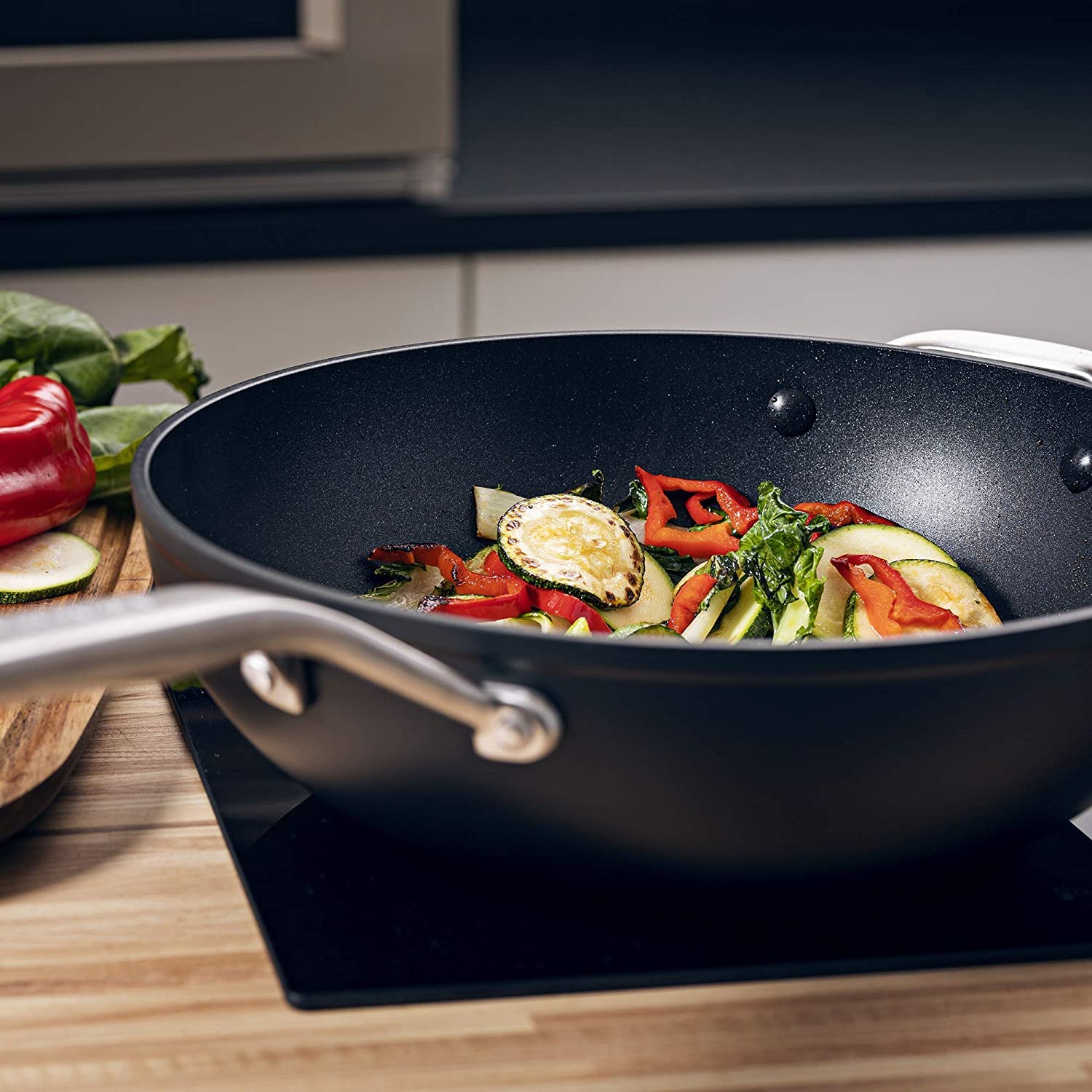 kitchenaid-forged-hardened-aluminium-wok-antiadh-sif-30-cm-5-l-allemagne-inducti image 5