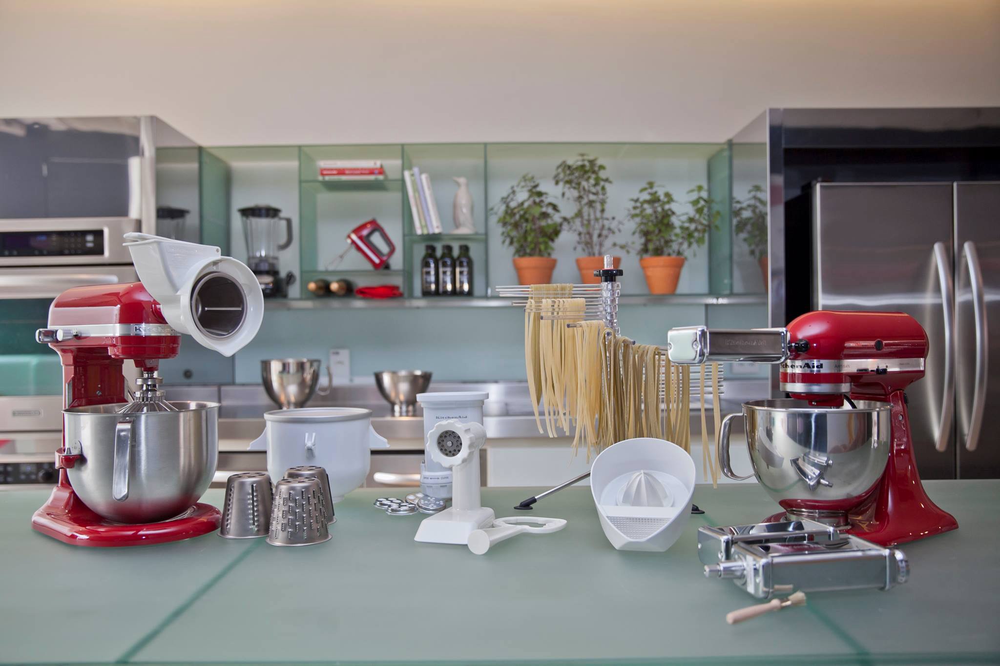 robot-p-tissier-sur-socle-kitchenaid-artisan-6-9-l-rouge image 6
