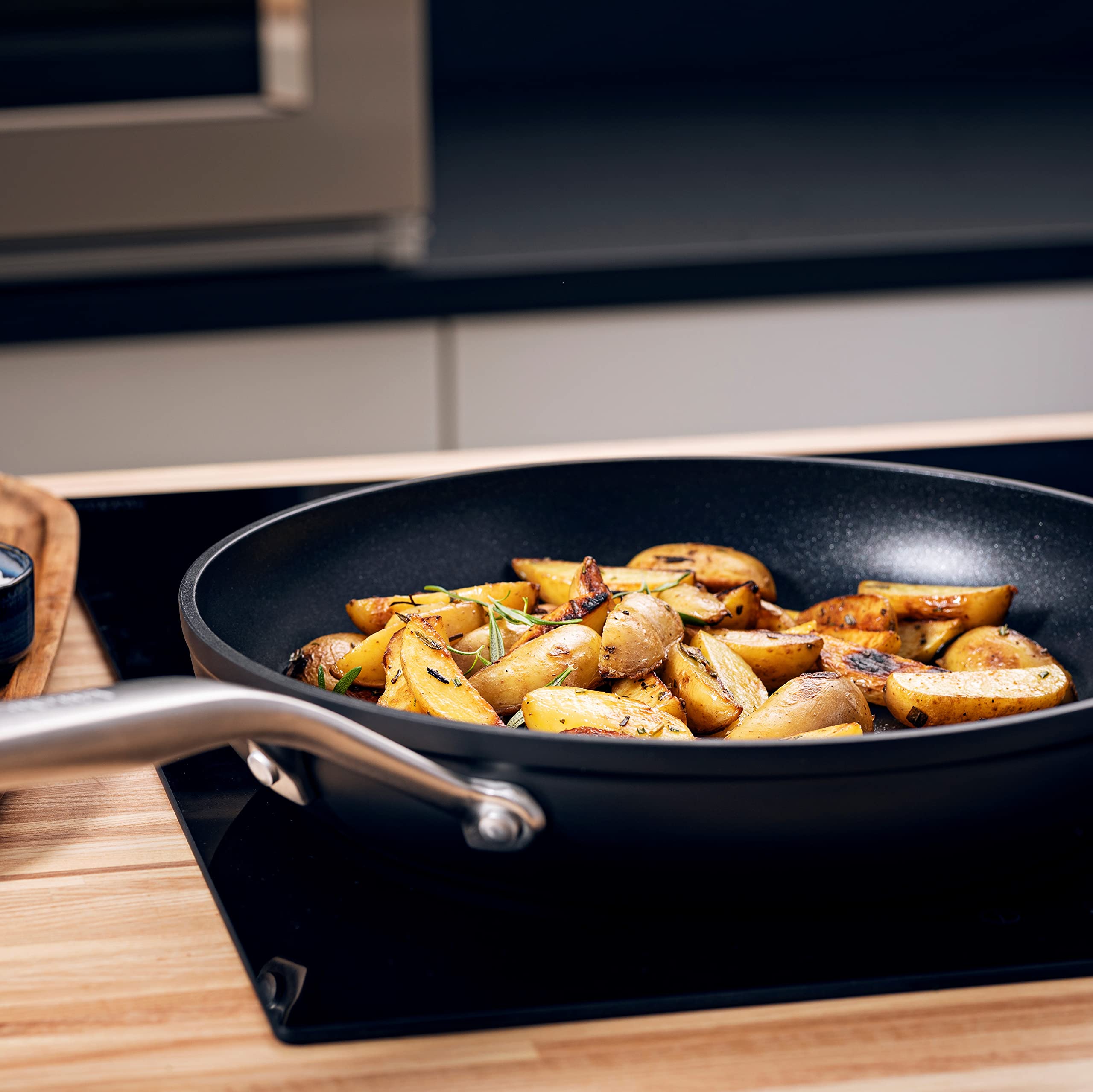 kitchenaid-forged-hardened-aluminium-po-le-frire-24-cm-antiadh-sive-induction-et image 3